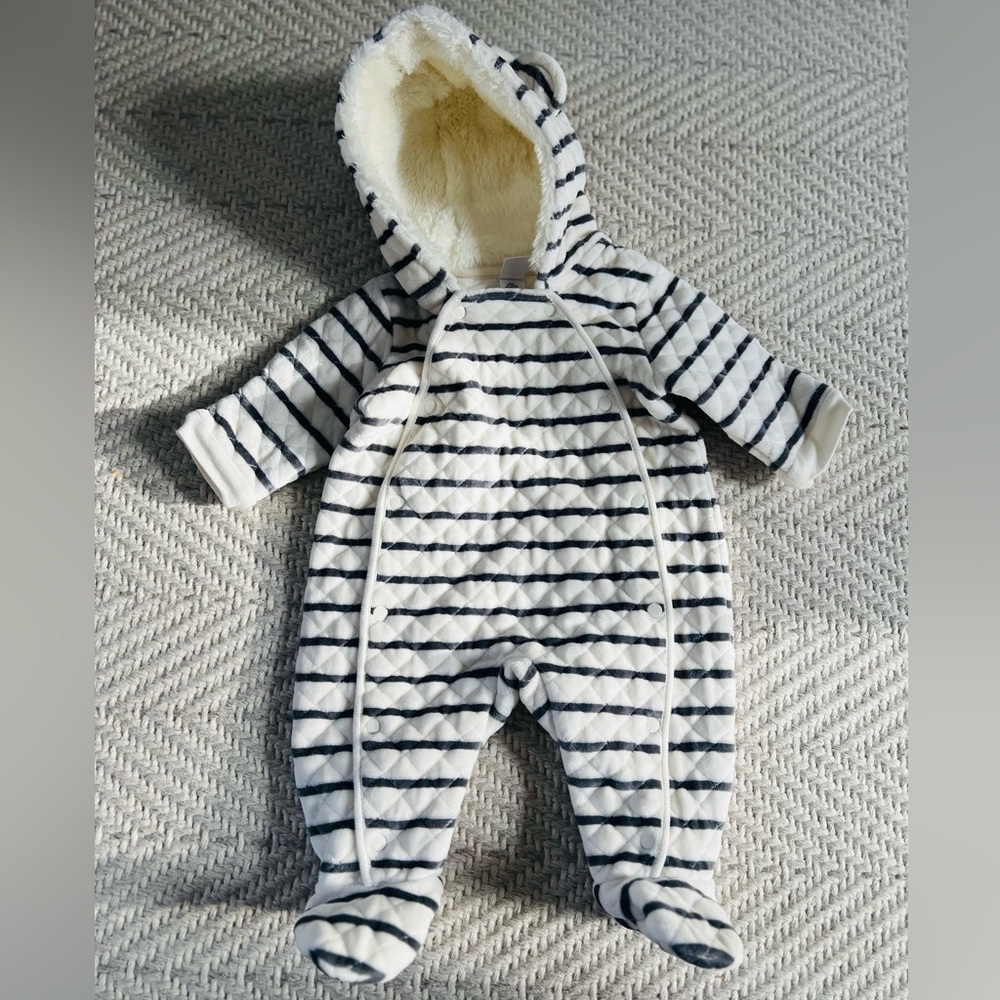 Nordstrom baby bunting, stripe quilted, size 0-3 months